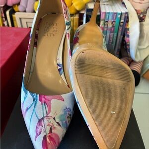 Naturalizer Women's Multicolor Floral Heels